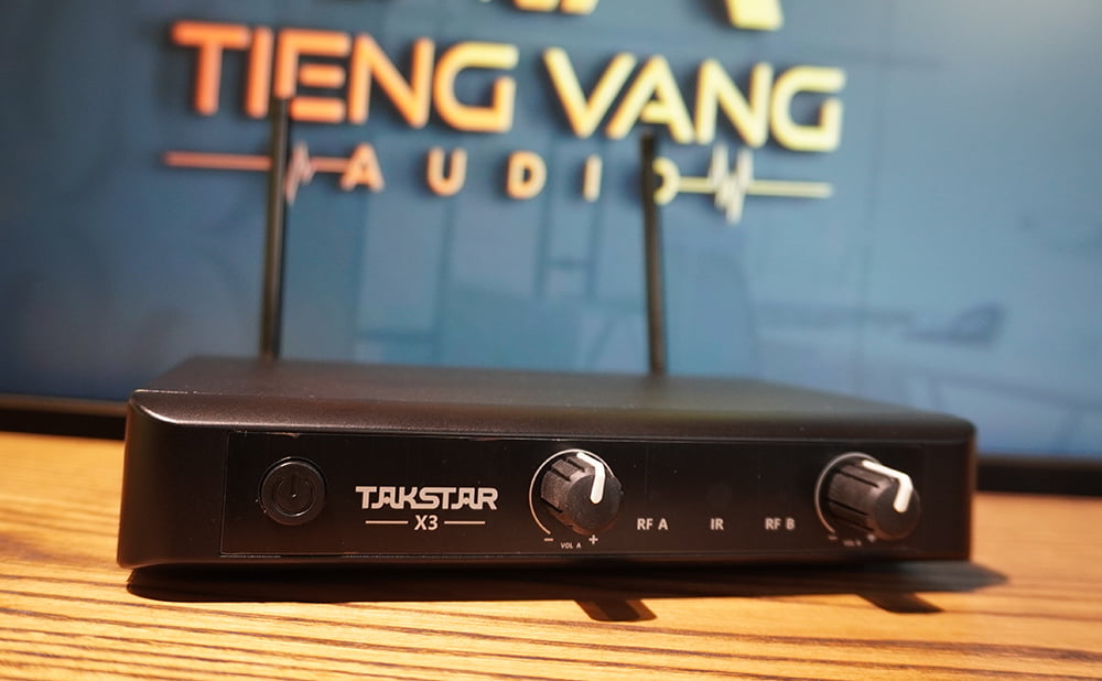 Micro đeo tai không dây Takstar X3PP Mặt trước Bộ thu Takstar X3PP